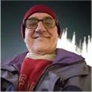 Dopo 43 anni di ruolo nei Licei Statali continuo, presso il mio domicilio di Milano, il mio lavoro con  nuovi amici studenti.