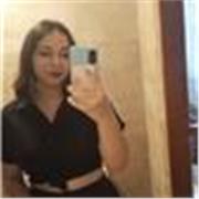 Sono una ragazza a cui è sempre piaciuto insegnare e ha voluto trasmettere qualcosa alle persone con cui interagisce.
