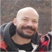 Tutor, nativo anglófono (irlandés), con una licenciatura en Cine y pasión por la naturaleza, viajes y el deporte.