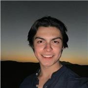 Spanisch-Tutor, der Kinder und Jugendliche jeden Alters unterrichtet.