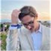 Etudiant en ecole de commerce suite à une prépa ECG en m1ths approfondies. 
Je suis ouvert pour donner des cours en maths et SES.