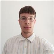 Soy un estudiante de traducción a punto de titularse que domina el español, el catalán, el inglés y el alemán