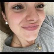 soy sara y soy una chica muy alegre a la que le encanta ayudar y los niños mis especialidades son lengua y historia  