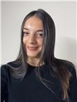 Studentessa meticolosa e disponibile che offre lezioni a studenti e studentesse delle scuole medie e primi anni di superiori