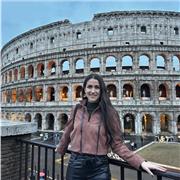 Profesora titulada en Grado de Educación Infantil y Primaria con especialidad de inglés y pedagogía terapéutica, con experiencia