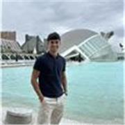 Profesor licenciado en educación Infantil y con títulos de C1 en euskera e inglés. Muy cercano con los peques y responsable.