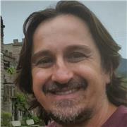 Ho lavorato per oltre 15 anni presso un'università privata in Brasile nel campo della tecnologia e 5 anni come professore universitario di informatica presso la stessa università lavorando in vari settori del sapere