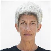 Professionista della fotografia da oltre 35 anni, in analogica e digitale, specializzata nella fotografia di architettura di interni sono disponibile a dare lezioni private on line o in presenza