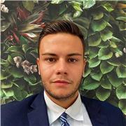 Laureato Magistrale in International Management con livello C1/C2 (certificato CAMBRIDGE) propone lezioni private di Inglese