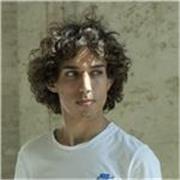 RAGAZZO DI 26 ANNI IMPARTISCE LEZIONI A STUDENTI DI MEDIE E SCUOLE SUPERIORI