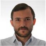 Licenciado en traducción e interpretación con máster en educación. 15 años de experiencia en clases particulares y en academias.