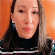 Profesora de Biología imparte clases a niños de cualquier edad