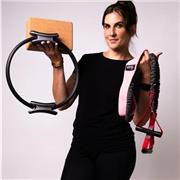 Profesora titulada en Pilates suelo y maquinas, además de trabajar como técnica de actividades dirigidas y técnica de sala de gym.
