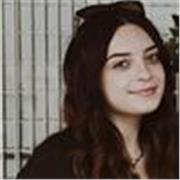 Offro lezioni di inglese per bambini e ragazzi fino alle scuole superiori. Sono laureanda in lingue. 