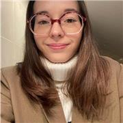 Recién graduada experta en comunicación apta para dar clases de primaria.