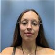 Me defino como una chica trabajadora y de clase a niños de primaria