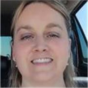 Profesora particular que da clases a niños y adultos