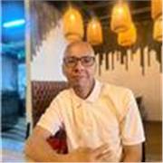 Profesor de español y literatura con amplia experiencia en trabajo con jóvenes adolescentes y adultos