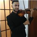 Hola soy florín , estudie en el conservatori liceu y podría enseñaros una buena base de como tocar un violín