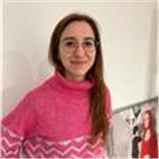 Profesora graduada en física, con experiencia de enseñanza en un instituto bilingüe de las asignaturas de Física yMatemáticas.