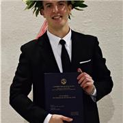 Laureato in giurisprudenza e abilitato all'esercizio della professione forense