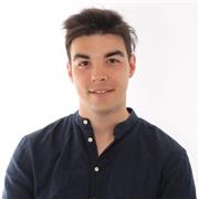 Profesor que fomenta el aprendizaje y el desarrollo personal.