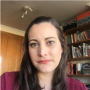 Soy Profesora de Bioquímica con muchas ganas de enseñar lo que sé y de ayudar a quien necesite comprender las bases de las ciencias de la biología molecular y de consolidar sus conocimientos sobre el tema