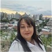 Profesor de español imparte clases para adultos