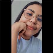 Docente en áreas de las ciencias sociales, imparte clases dinámicas, interactivas y participativas a niños y niñas de edades entre 10 a 16 años