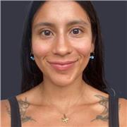 Professeure colombienne native d’espagnol, propose des cours de conversation espagnole en ligne pour adolescents et adultes.