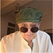 Je peux enseigner à distance le français et suis bilingue anglais.