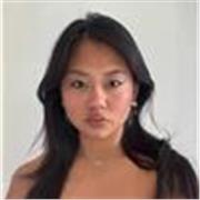 Estudiante de Publicidad y RRPP con certificado C2 obtenido en la Escuela Oficial de Idiomas viviendo en Atenas temporalmente.