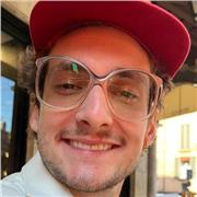 Ich bin Leo. Ich bin 27 Jahre alt, wohne in Wien und mache gerade meinen Master an der Universität für Bodenkultur Wien. Ich mache in meiner Freizeit viel Musik, spiele in mehreren Bands Schlagzeug und gehe sehr gerne Laufen. Ich weiß wie schwer es oft se