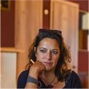Dirigente scolastico e giornalista, scrittrice di libri