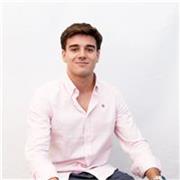 Profesor estudiante de cuarto grado de Administración de Empresas y Relaciones Internacionales en inglés 