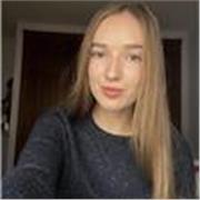 Estudiante universitaria de apoyo escolar infantil y primaria, especializada en inglés