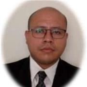 Profesor de Historia imparte clase a alumnos de todas las edades