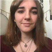 Ancienne étudiante de lettres modernes avec de l'expérience en aide aux devoirs et en enseignement collège