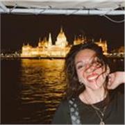 Vuoi imparare l’italiano con il sorriso?
Mi chiamo Nicole, insegno italiano con passione e un pizzico di allegria!
