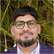 Profesor titulado de Lengua castellana y literatura hispánica con más de 10 años de experiencia en aula.
