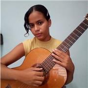 Soy Yanly profesora de guitarra, piano y solfeo, para todas las edades y niveles, aprende a desarrollarte en el mundo de la música