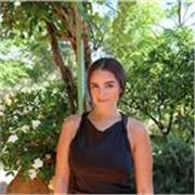 Tutora trilingüe graduada en EE.UU. ofrece clases de inglés, comunicación y preparación profesional