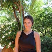 Tutora trilingüe graduada en EE.UU. ofrece clases de inglés, comunicación y preparación profesional