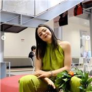 Insegnante di scienze e biologia per ragazzi delle scuole medie o superiori