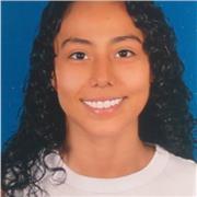 Profesor de apoyo escolar en clases para niños de forma presencial