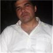 Profesor de matemáticas imparte clases a niños de todas las edades