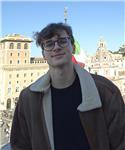 Studente universitario,frequentante corso interamente in lingua inglese,con esperienza di lavoro all'estero e certificazione c1 lingua inglese. si offre per lezioni e aiuto compiti per alunni/e di qualsiasi età,superiori,medie ed elementari