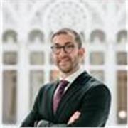 Soy doctorando en Finanzas en IESE Business School (Barcelona), con experiencia como economista en EY y Banco de Espana.