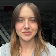 Schülerin von einem 2 jährigen Berufs Kolleg als Bio technologische Assistentin.