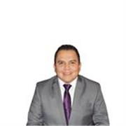 Licenciado en derecho y contaduría pública; apasionado con la excelencia que cada uno puede y debe brindar